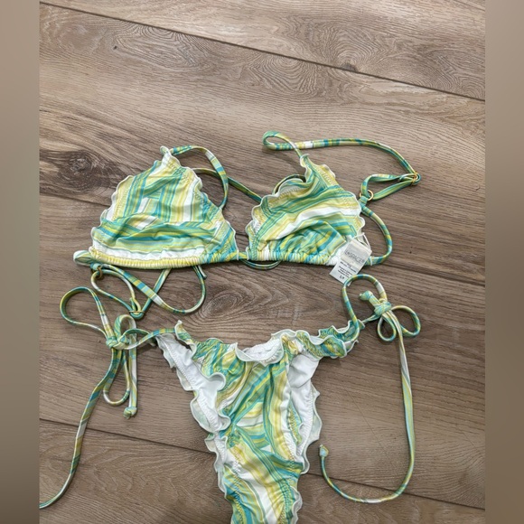 🆕 NWOT L Space Set Printed Roger Bikini set over the rainbow - Picture 3 of 6